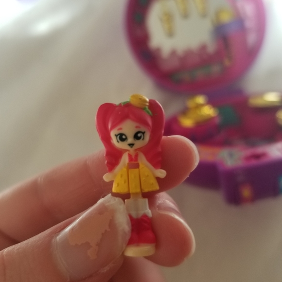 Shopkins Rare Lock Makeup Shop 💄 - Picture 8 of 10